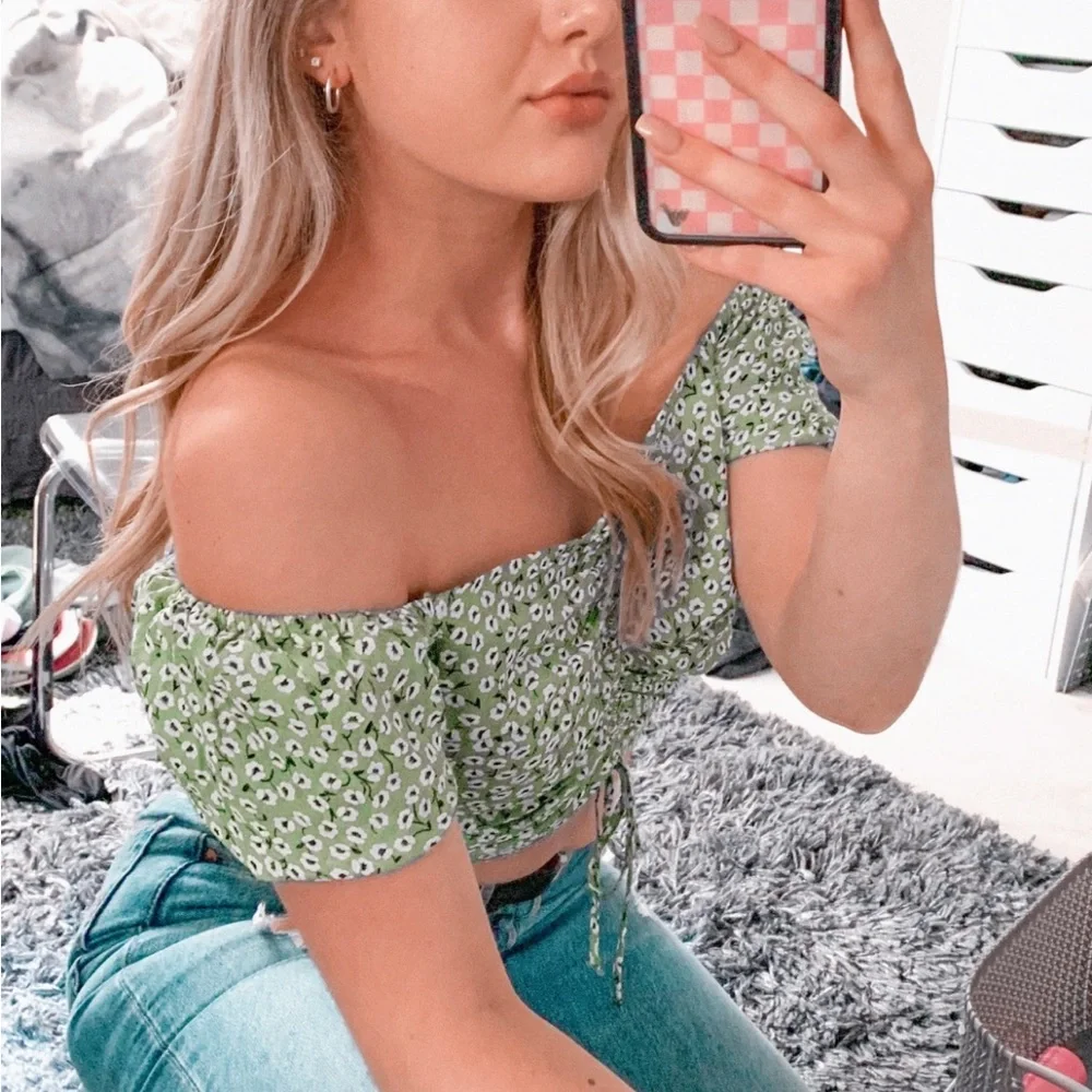 H&M Top - Picture 1 of 3